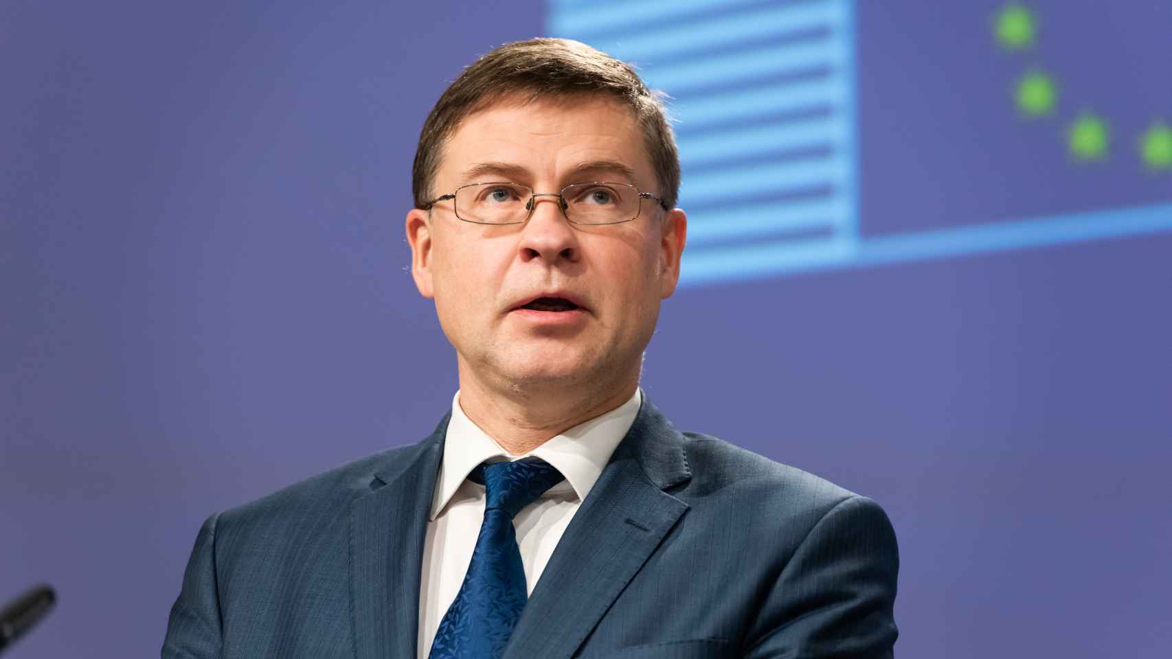 El vicepresidente económico de la Comisión, Valdis Dombrovskis, durante la rueda de prensa de este viernes