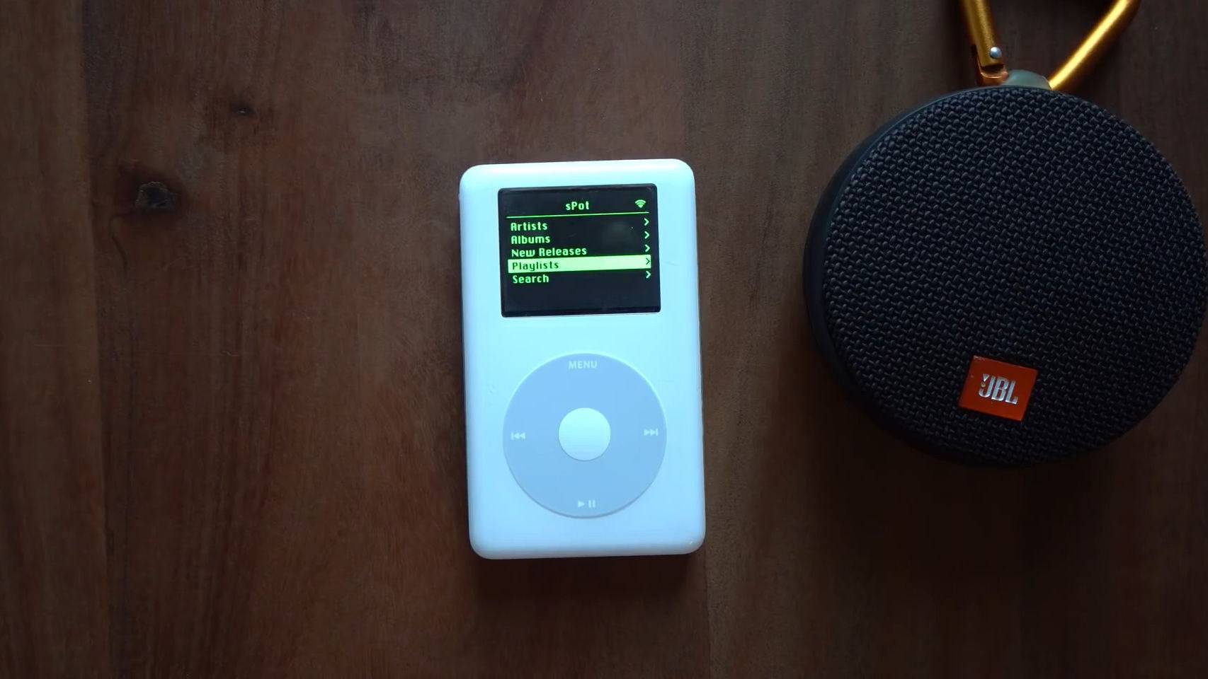 Un iPod clásico modificado para reproducir Spotify