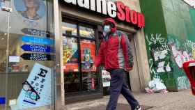 Una tienda GameStop en el Nueva York de la pandemia.