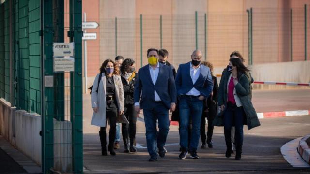 Oriol Junqueras y Raül Romeva, a la salida de la cárcel de Lledoners.