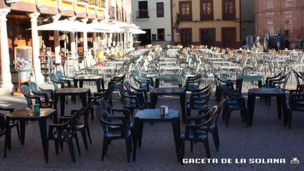 Terraza en la Plaza mayor de La Solana