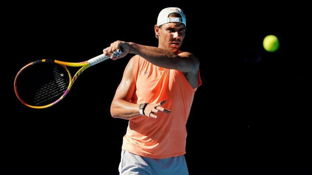 Nadal, durante el entrenamiento del lunes en Melbourne.