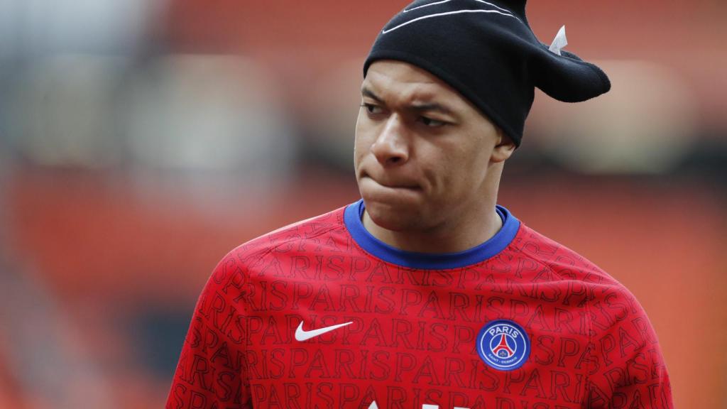 Kylian Mbappé, durante un calentamiento del PSG