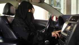 Las mujeres pueden conducir desde mediados de 2018 en Arabia Saudí.