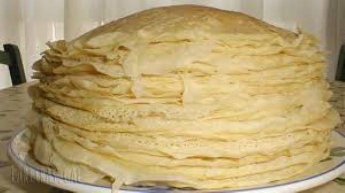 Montón de filloas (Fuente: Lareiras)Uno de los elementos propios de las filloas es su carácter de postre individual perocompartido: cada uno con su filloa, su relleno, su receta…