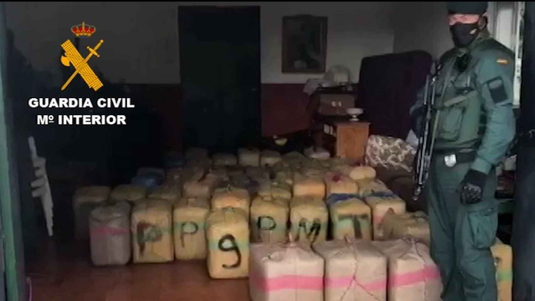 La Guardia Civil interviene 3.150 kilogramos de hachís en el marco de la 'Operación Impasible'.