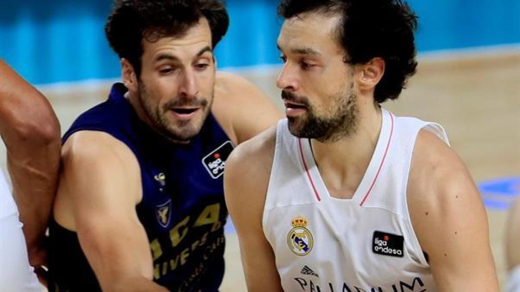 Sergio Llull bota ante el base del UCAM Murcia Tomás Bellas