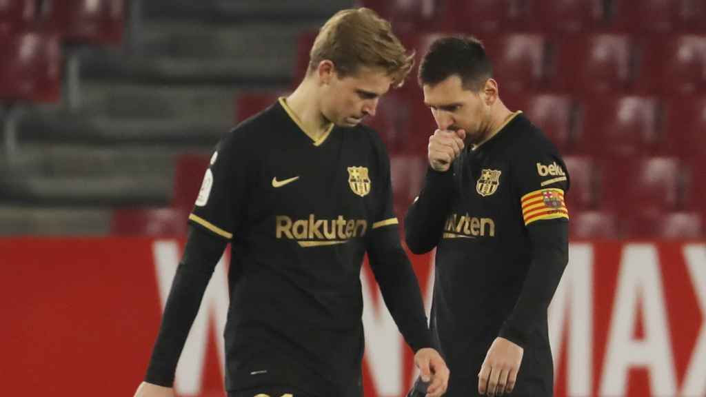 Leo Messi y Frenkie de Jong tras el 2-0 del Granada