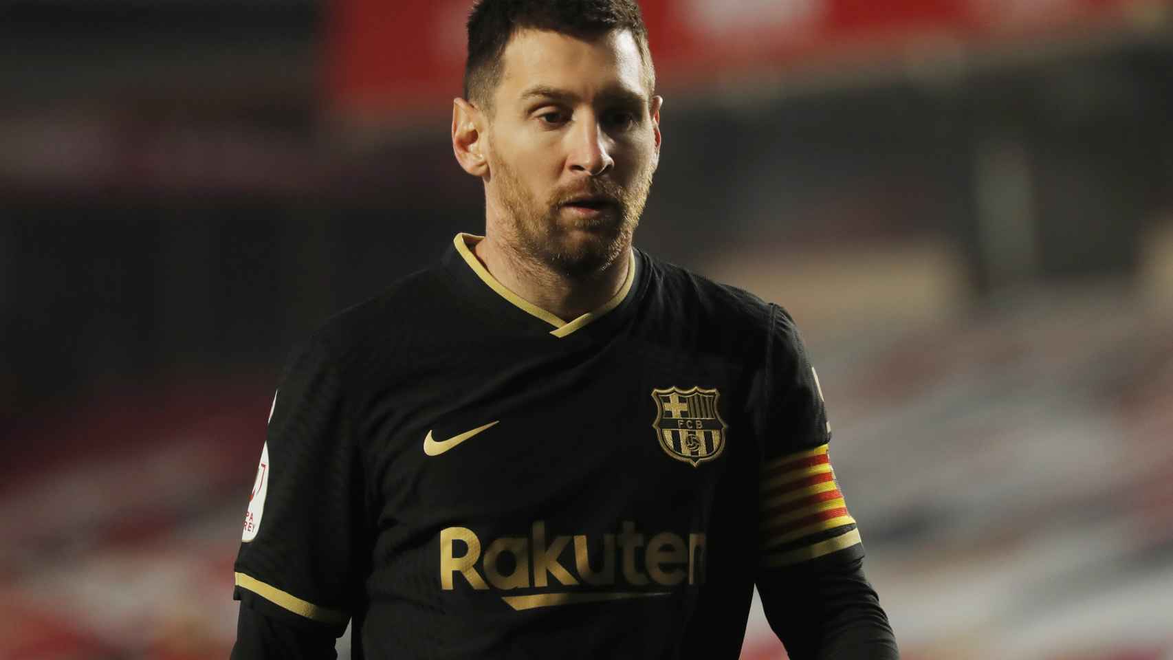 Leo Messi, con la camiseta negra del Barcelona