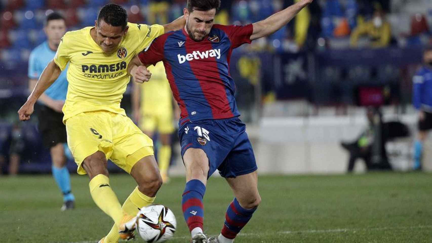 Sergio Postigo y Carlos Bacca, en el Levante - Villarreal de la Copa del Rey