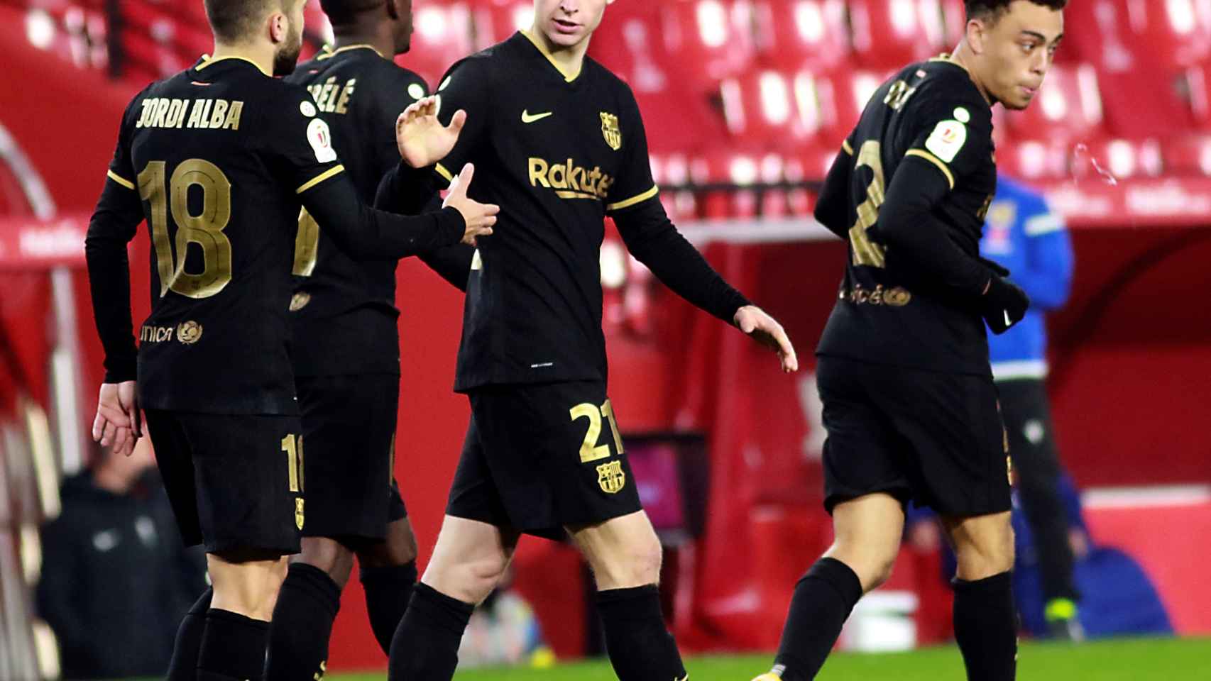 Los jugadores del Barça celebran un gol ante el Granada