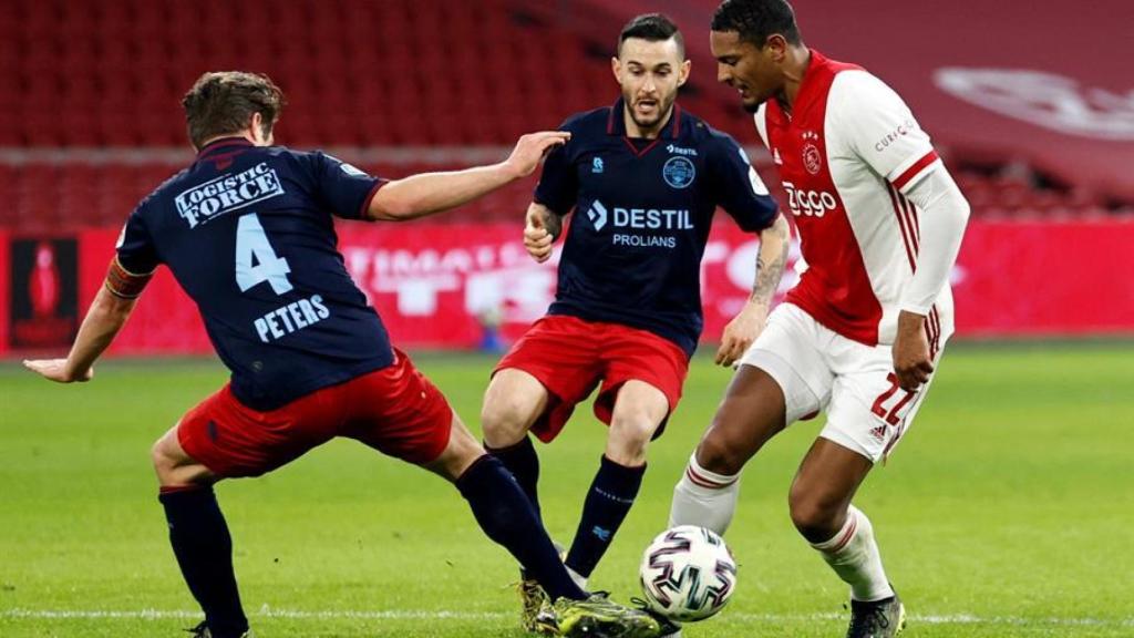 Sebastian Haller en un partido con el Ajax