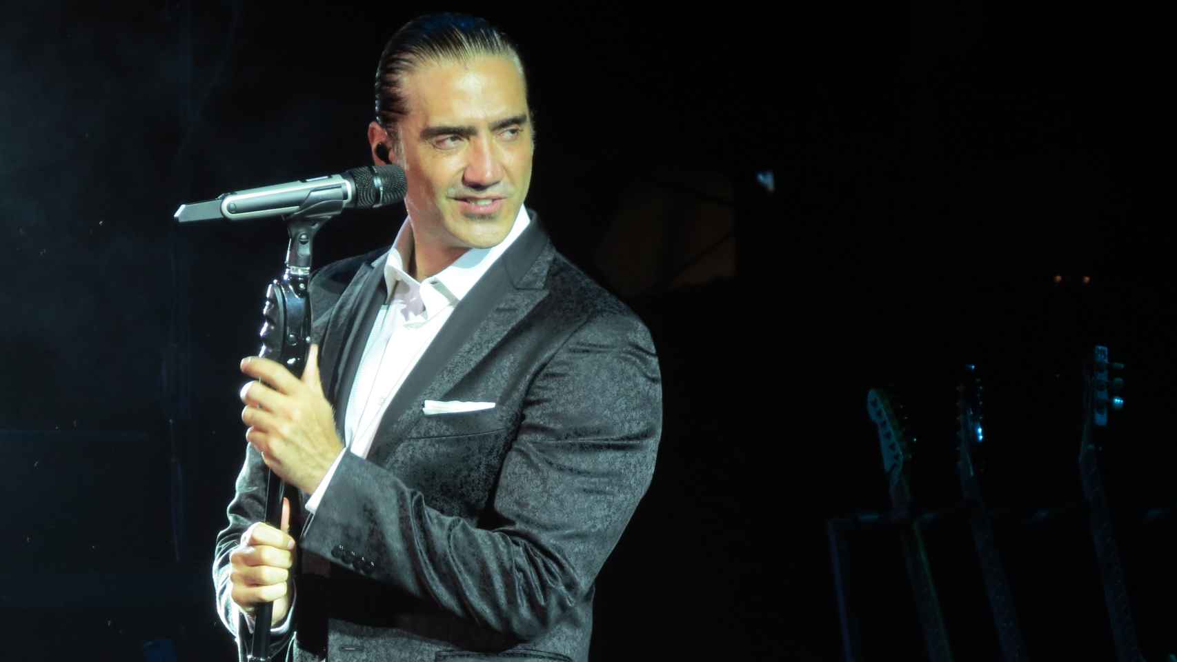 Alejandro Fernández durante una actuación en Marbella.