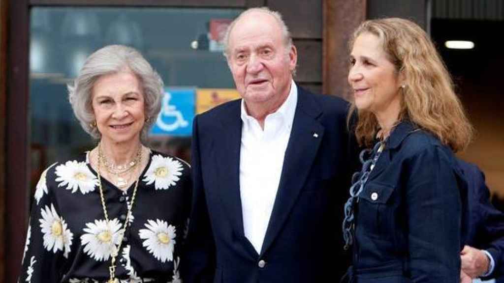 La infanta Elena junto a sus padres.