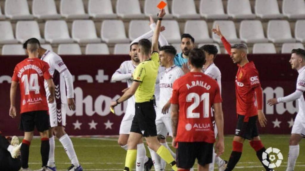 Momento en el que Gorosito es expulsado. Foto: Laliga.es