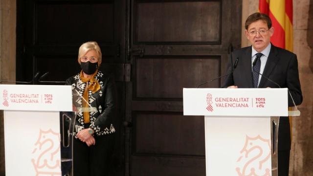 Ana Barceló, consellera de Sanidad, y Ximo Puig, presidente de la Comunidad Valenciana. EE