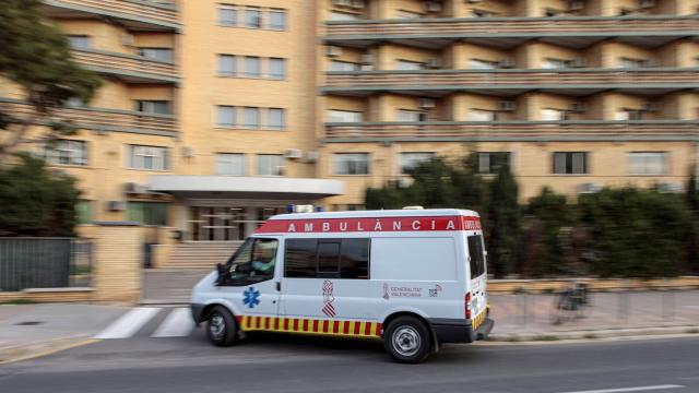 Acceso al hospital habilitado en la escuela de enfermeria de la vieja Fe de Valencia.