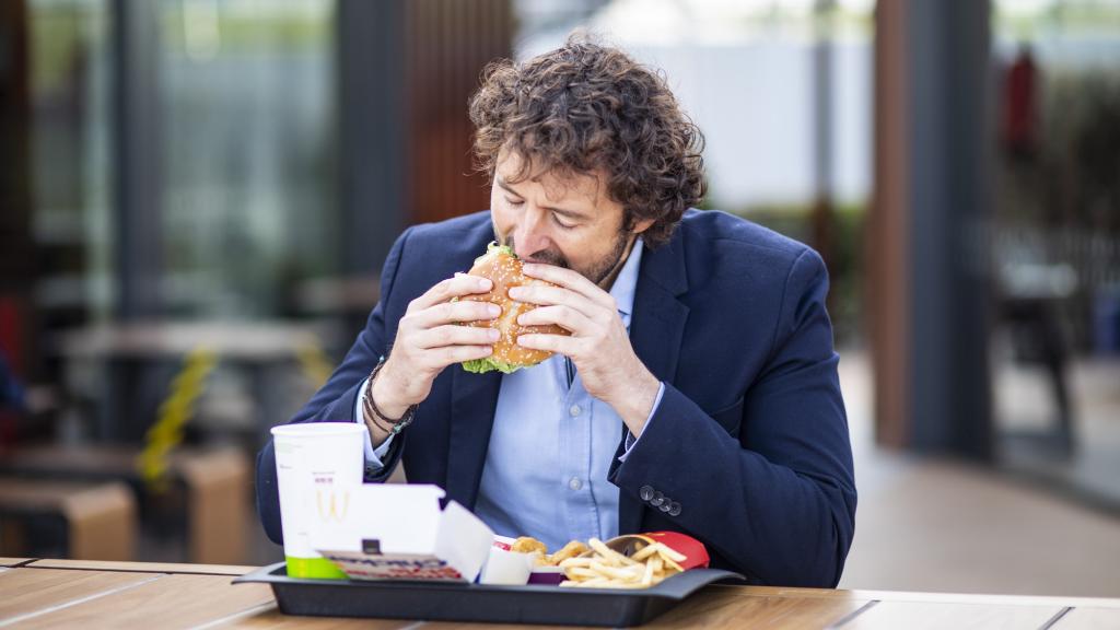 Jorge prueba todos los productos que McDonald's pone en el mercado varias veces, antes y después de su lanzamiento.