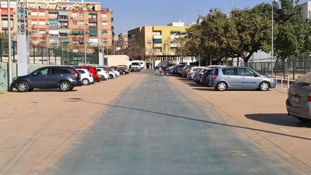 Coches cubiertos de polvo en Alicante.