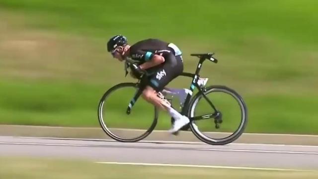 Chris Froome, haciendo el 'bicho bola' en su etapa en Sky