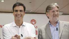 Pedro Sánchez y José Antonio Pérez Tapias, durante las primarias del PSOE en 2014.