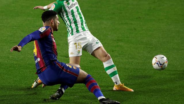 El momento justo de la lesión de Araujo frente al Betis