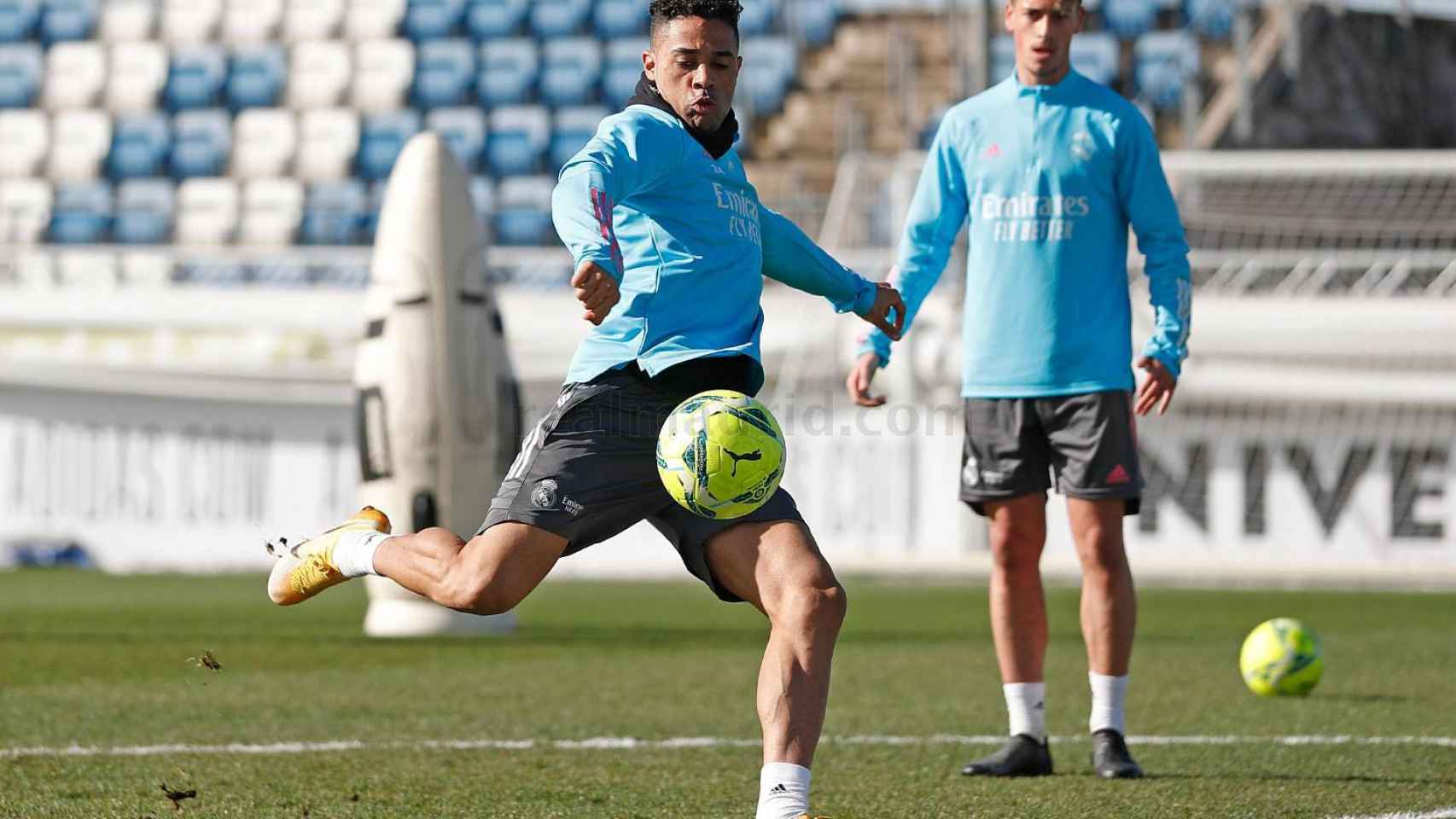 Mariano Díaz, durante un entrenamiento del Real Madrid