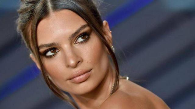 Emily Ratajkowski ha vuelto a regalar a sus seguidores una foto de su embarazo completamente desnuda