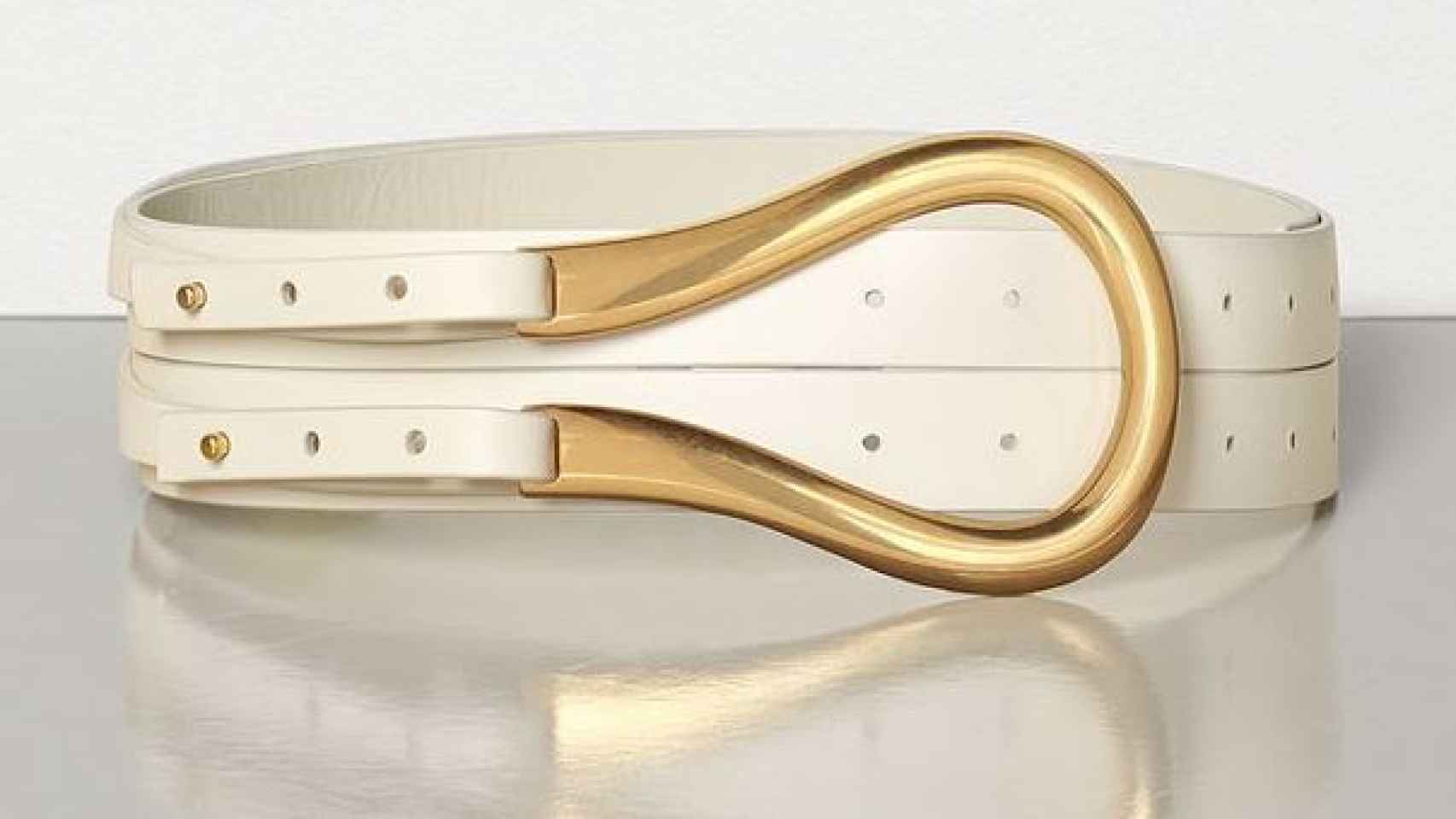 El cinturón de estilo ecuestre de Bottega Veneta.