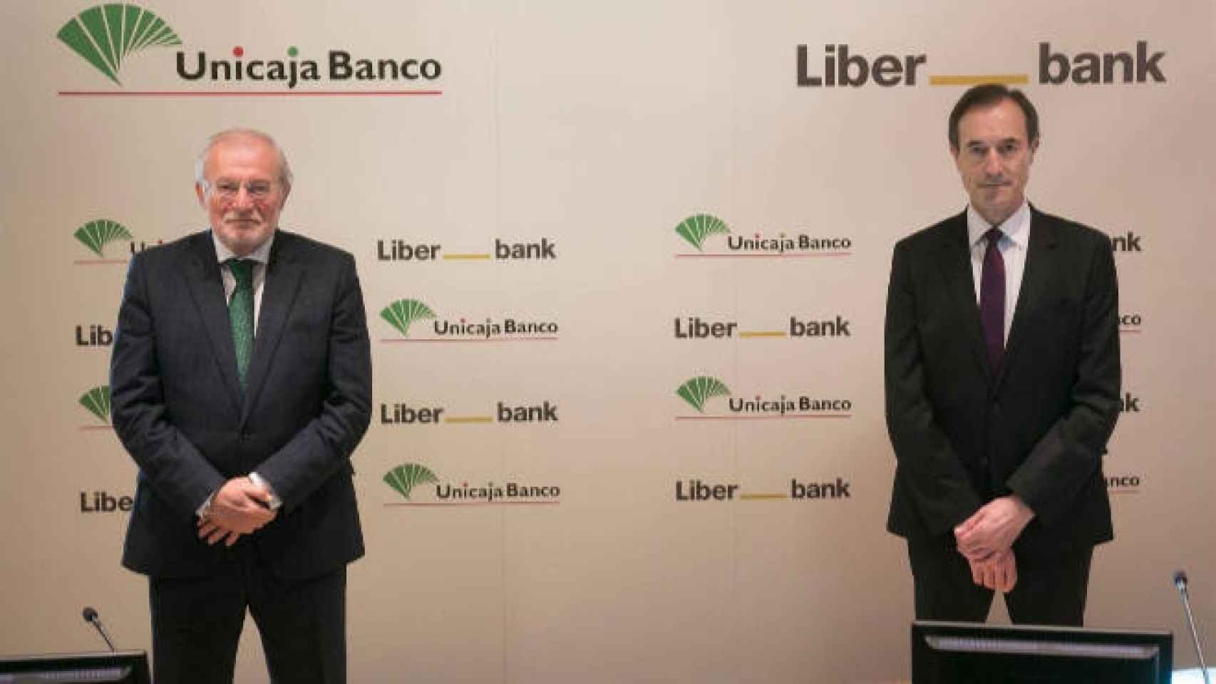 Manuel Azuaga, presidente de Unicaja, y Manuel Menéndez, consejero delegado del banco.