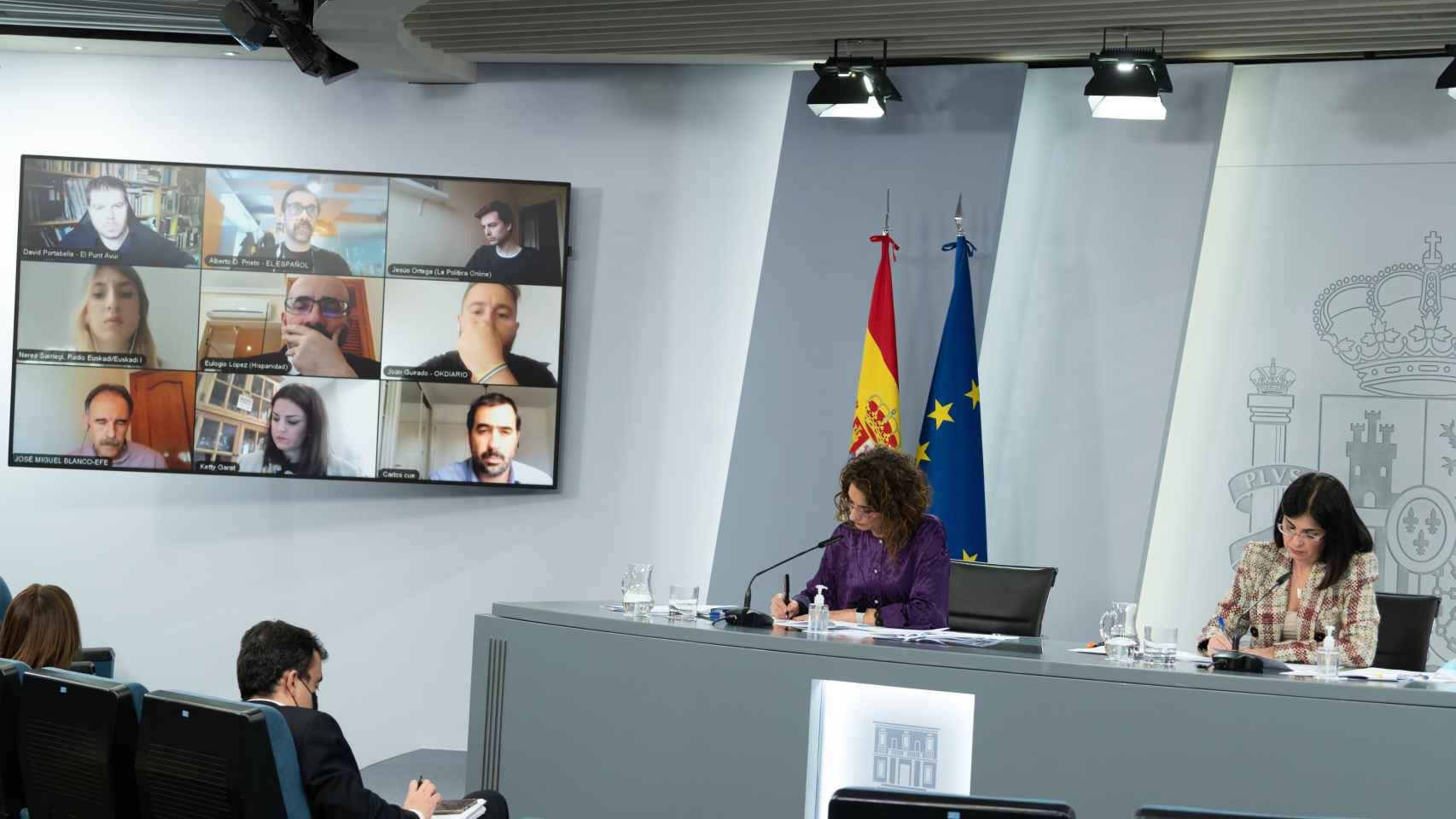 Carolina Darias, ministra de Sanidad, y María Jesús Montero, portavoz y ministra de Hacienda, en rueda de prensa tras el Consejo de  Ministros.