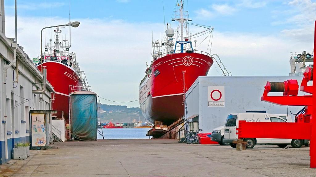 Barcos en el puerto coruñés de Oza.