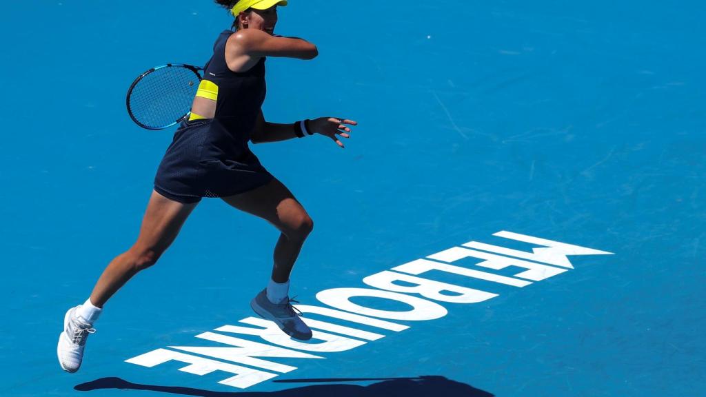 Muguruza, golpeando una derecha en su segundo partido en el Abierto de Australia.