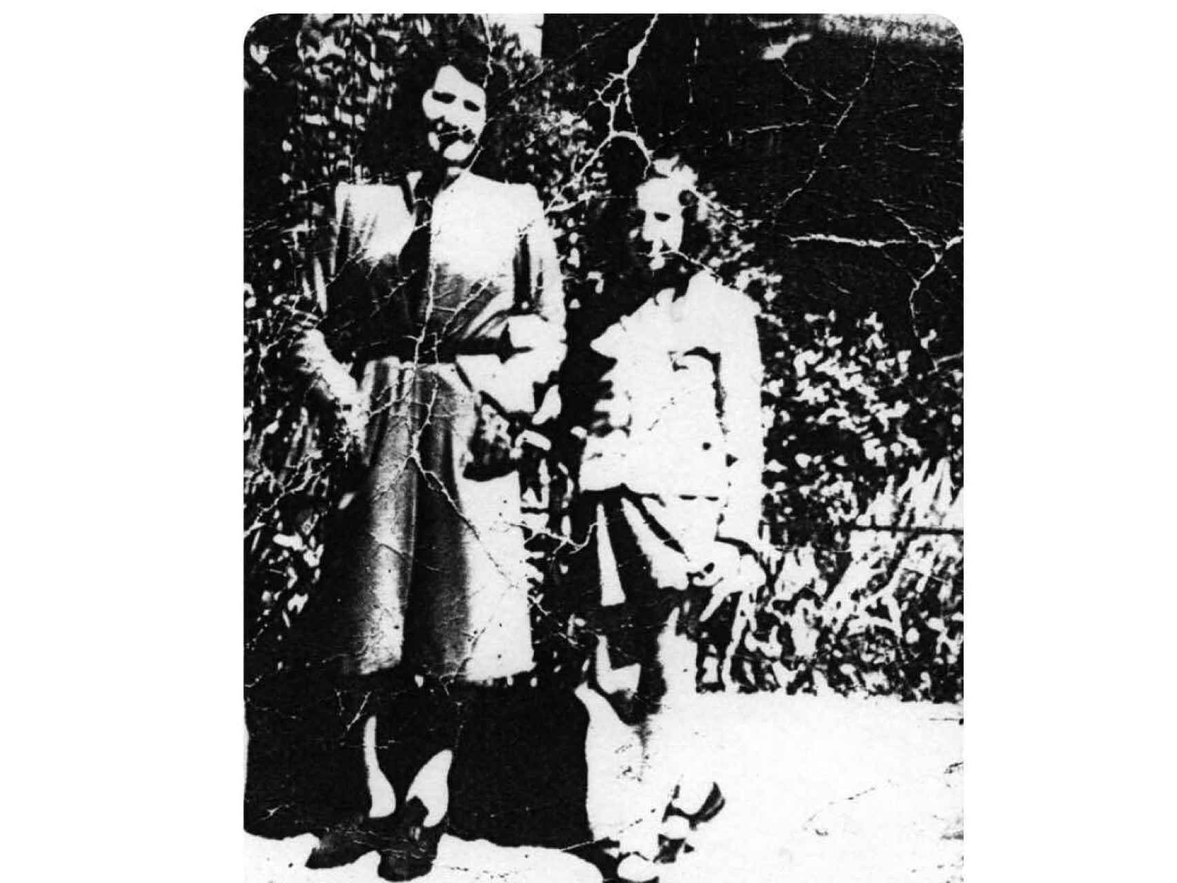 Una de las páginas del libro. Maria Jelen y su madre Estera.