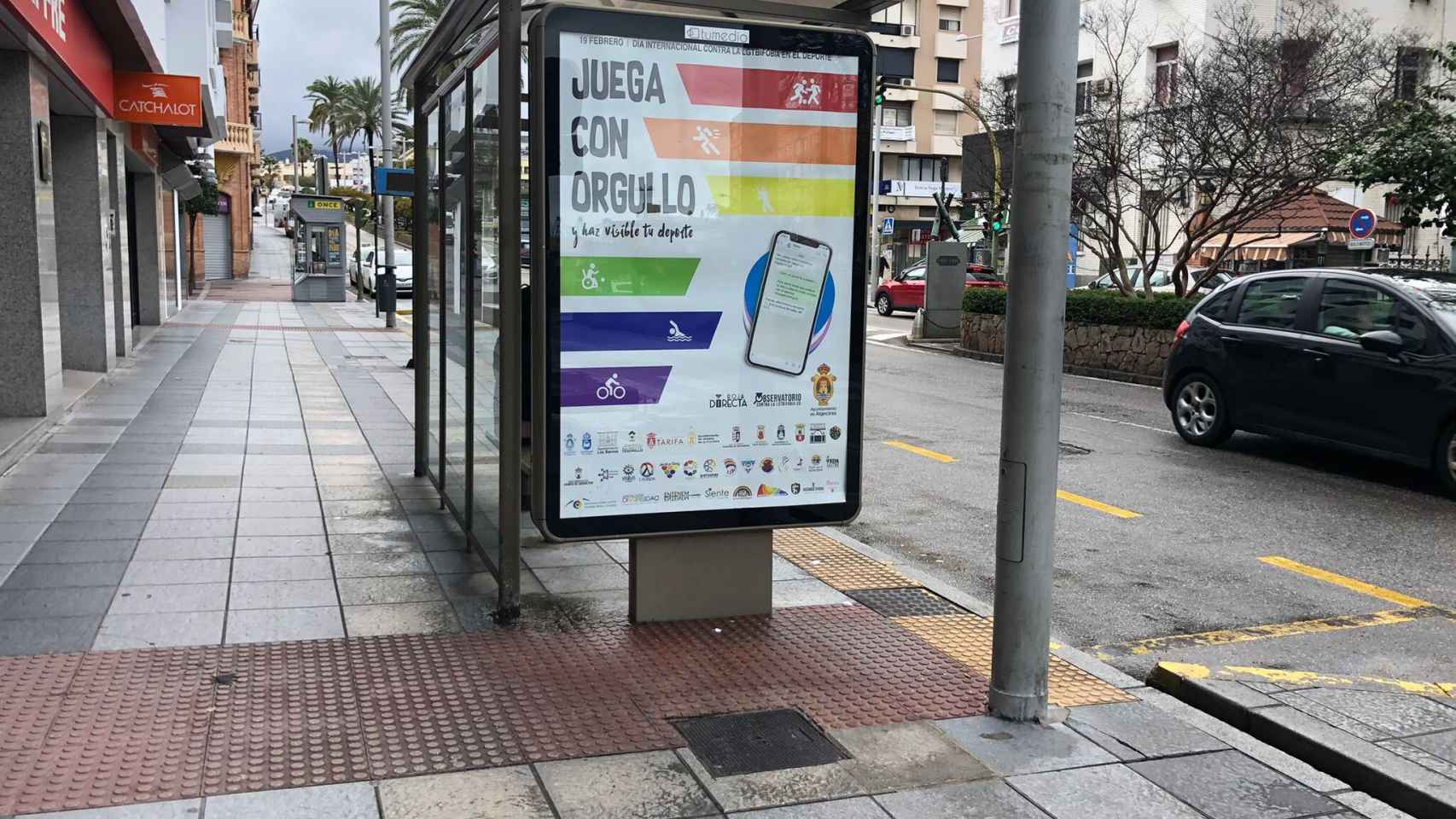 Marquesina de la campaña ‘Juega con Orgullo’ en Algeciras