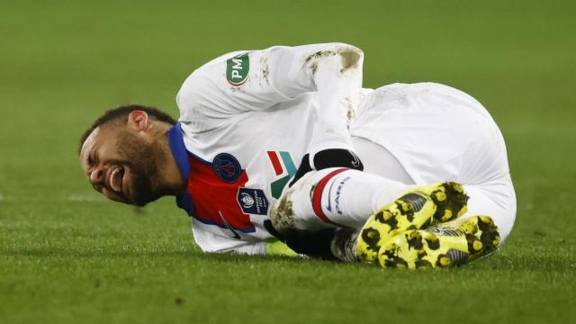 Neymar Júnior, lesionado durante el partido del PSG de la Copa de Francia