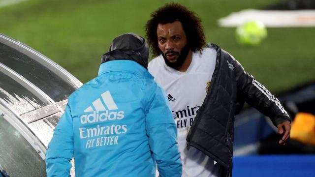 Marcelo, siendo sustituido tras lesionarse