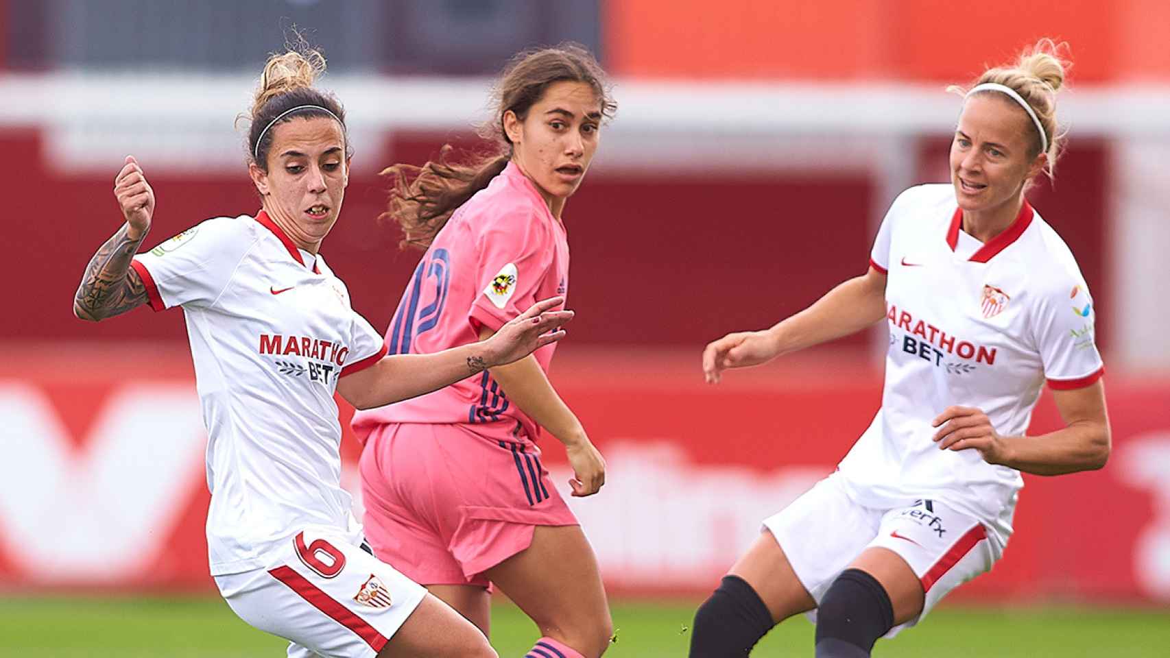 Lorena Navarro en el partido entre el Sevilla y el Real Madrid Femenino