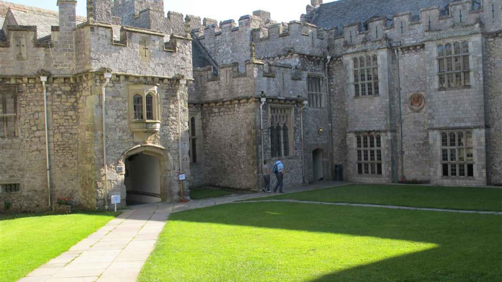 El Atlantic College tiene su sede en un castillo del siglo XII.