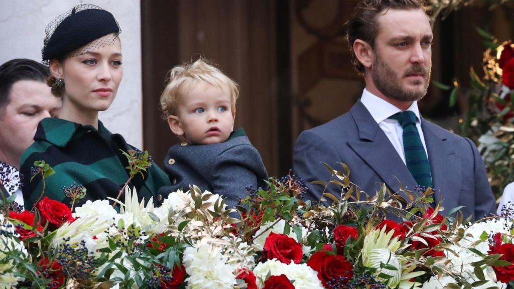 Beatrice Borromeo, junto a Pierre Casiraghi y su hijo Francesco, en el Día Nacional de Mónaco 2019.