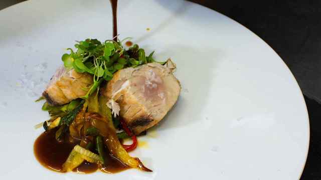 El restaurante La Carpintería está en la calle Alfolíes nº 19, en el barrio de Bouzas.