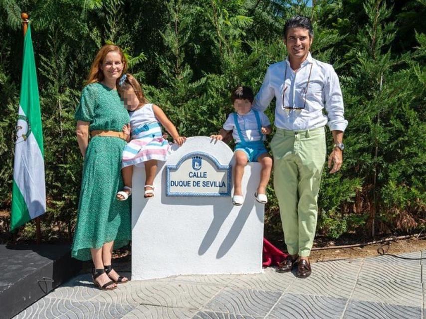 Olivia de Borbón, Julián Porras y sus dos hijos, Flavia y Fernando Enrique.