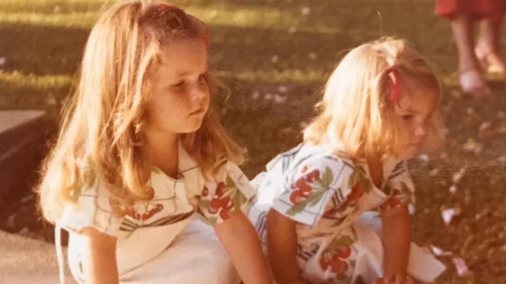 Olivia y Cristina Elena de Borbón cuando eran pequeñas.