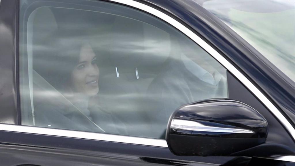 Sara saliendo de la Clínica Universitaria de Navarra.