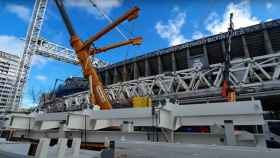 Las piezas para el montaje de la segunda cercha longitudinal de las obras del Estadio Santiago Bernabéu