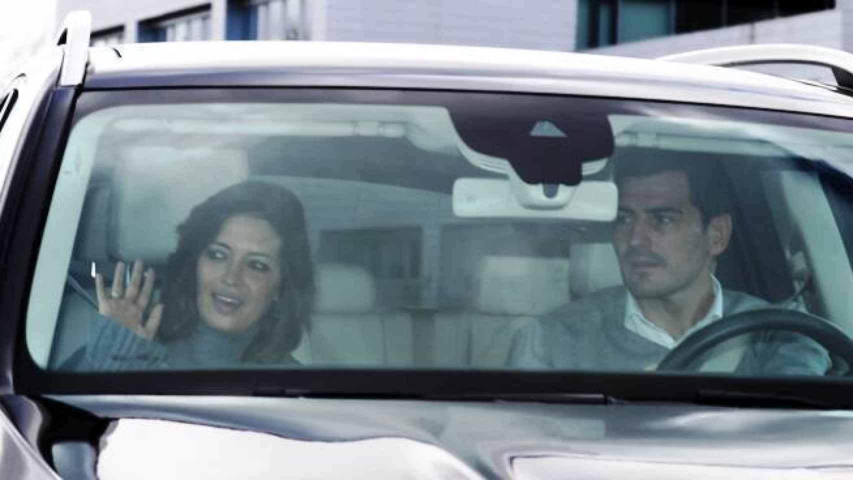 Sara Carbonero sale del hospital con Iker Casillas