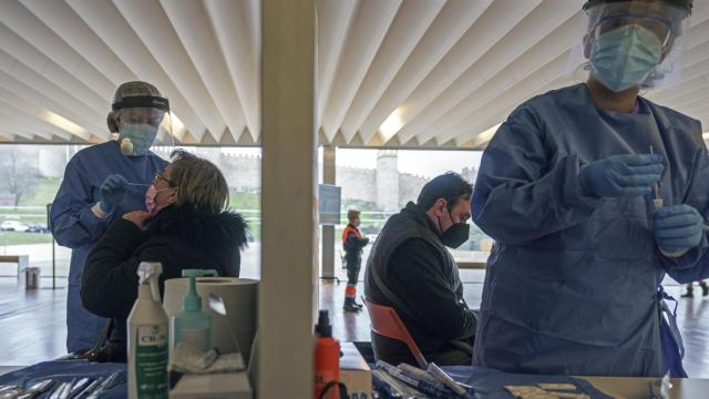 Vista del cribado masivo en este viernes en Ávila, organizado por la Junta de Castilla y León.