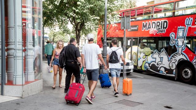 Fotos de recurso de turistas en Madrid.