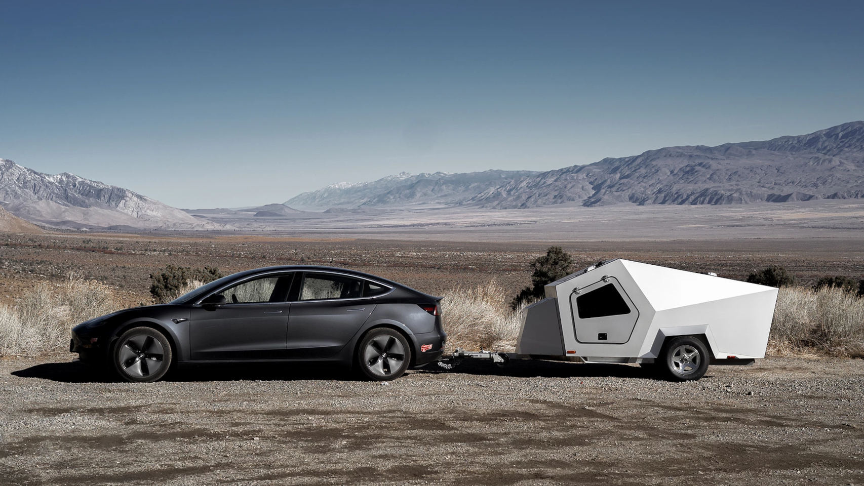 Esta caravana ha sido diseñada para coches como el Tesla Model 3