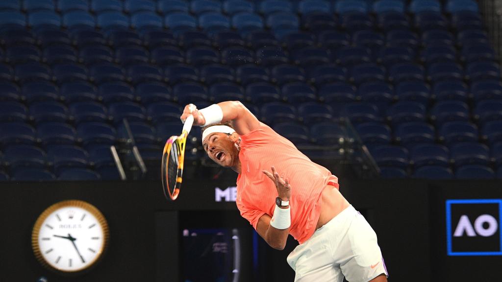 Nadal, al saque durante el partido contra Norrie.